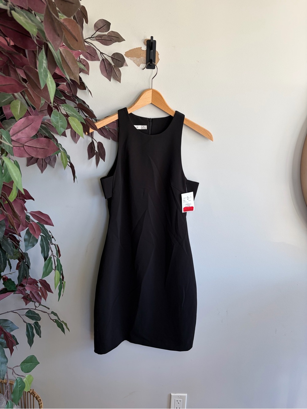 bishop + young Black Sleeveless Shift Dress